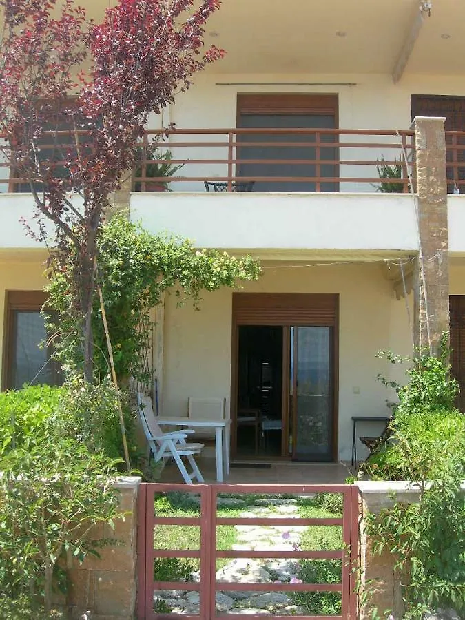 Country house House In Front Of The Sea Guest House Nea Fokea